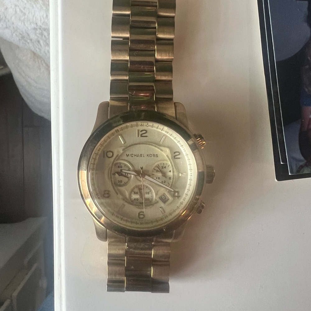 Michael Kors Men’s Gold-Tone Chronograph Watch - Picture 4 of 5